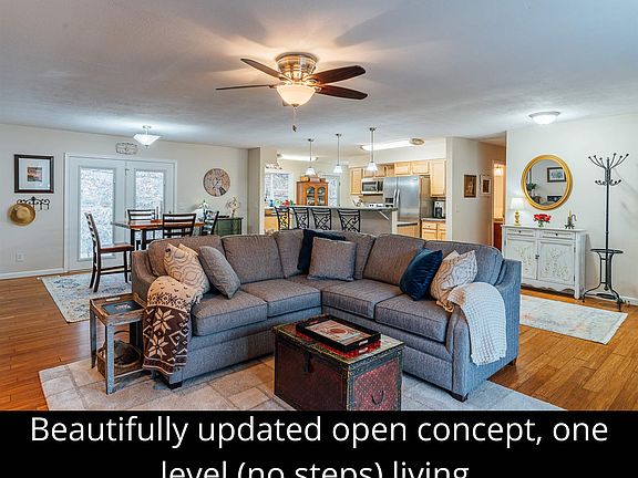 3rd image of 3020 S Stratford Dr