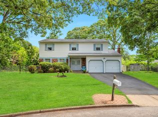 32 Chatham Woods Dr, Centereach, NY 11720