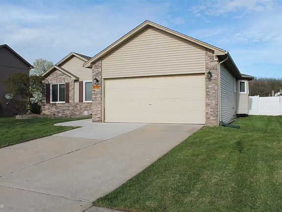 3rd image of 54748 Bradshaw Dr