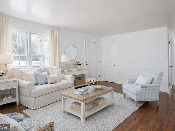 4th image of 203 Apple Tree Dr