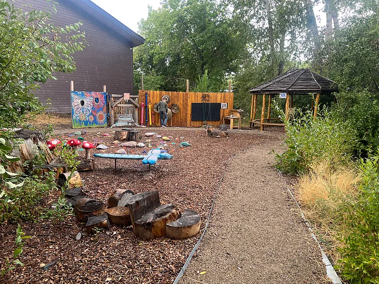 Hill Way Dr — Photo 11