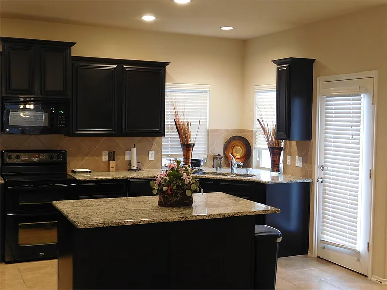 5417 Beacon Ln — Photo 2