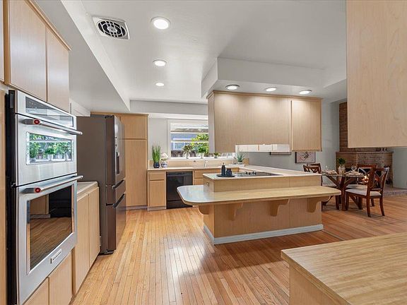 5th image of 1586 Koch Ln