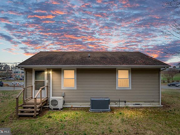 3rd image of 9 Bells Hill Rd