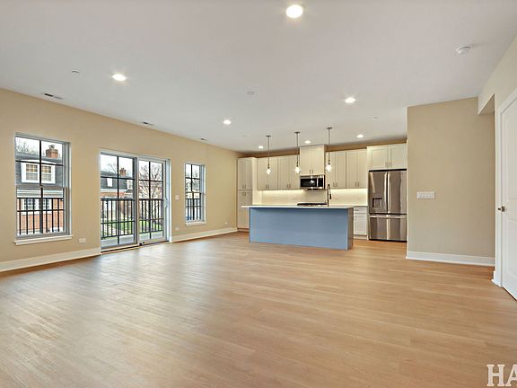 3rd image of 319 S Glendale Ave #204