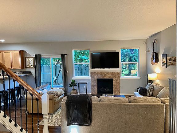 5th image of 3929 SE 191st Ave