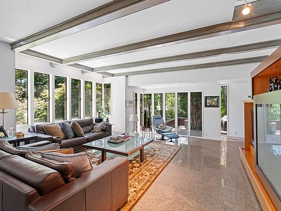 4th image of 331 Heath St