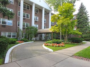 1025 Randolph St APT 103, Oak Park, IL 60302