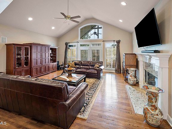 5th image of 1039 Spy Glass Way