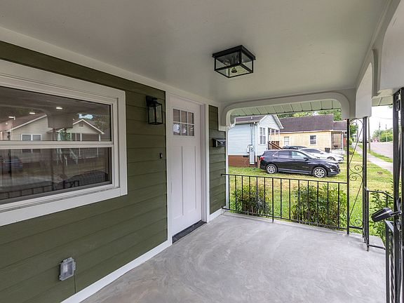 5th image of 416 Douglas Ave