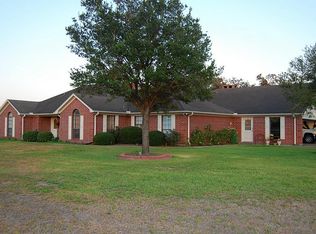 624 S Colorado St, Louise, TX 77455