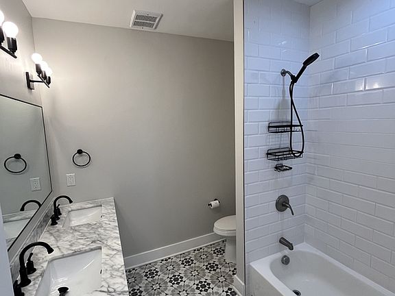4th image of 44 N Jefferson St #1