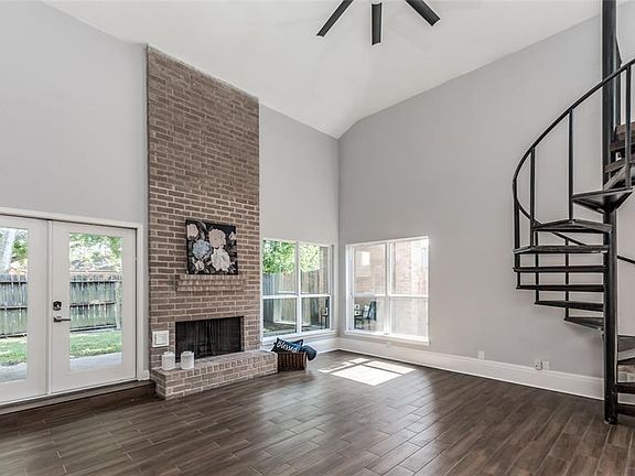 2nd image of 2834 Crest Park Dr