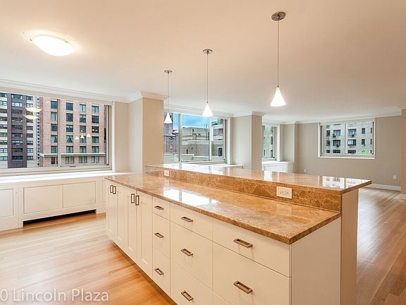 3rd image of 30 W 63rd St APT 14CD