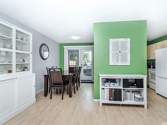 5th image of 61 2nd Ave N