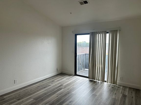 3rd image of 280 Flint Ct #2B-1Ba
