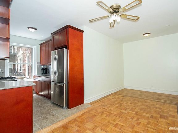 5th image of 868 E 7th St APT 2G