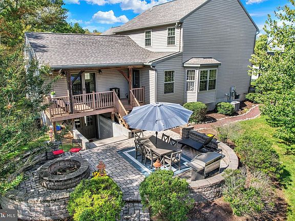 2nd image of 8 Hedge Row