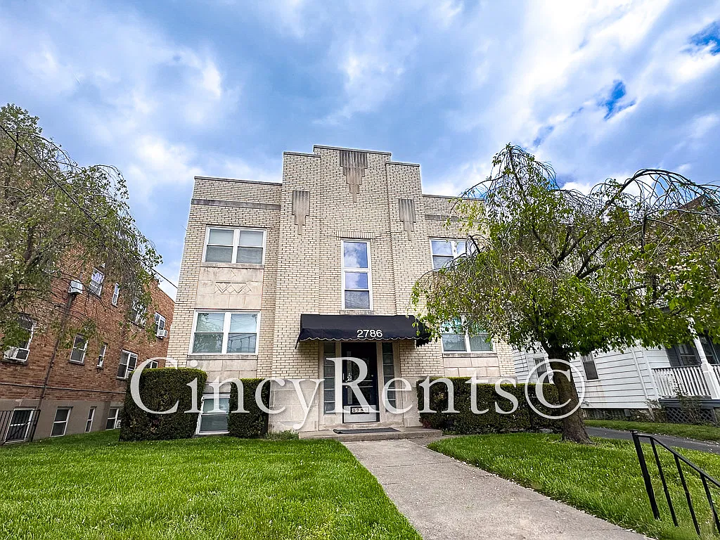2786 Observatory Ave #9 | Great 1 bedroom apartment near Hyde Park Square | Free Heat at Hyde Park — Photo 1