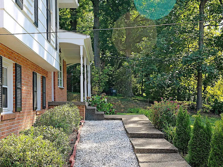 2412 Commonwealth Dr #A — Photo 2