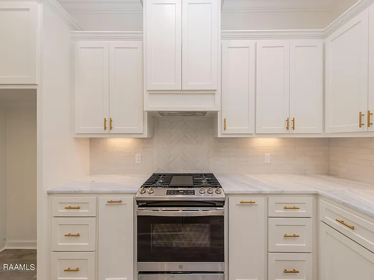 424 Dunvegan Ct — Photo 8