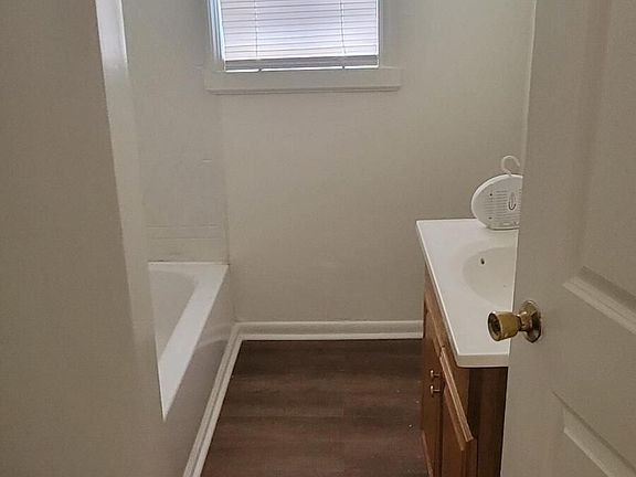 4th image of 864 Darley Dr