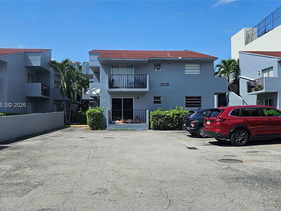 1235 NW 6th St #3