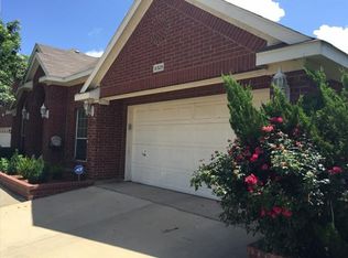 8329 Cedarcrest Ln, Fort Worth, TX 76123