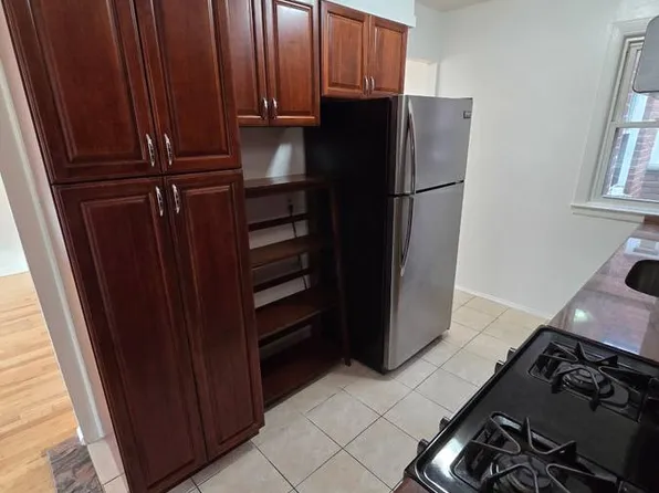 333 East 53rd Street image 6 of 17