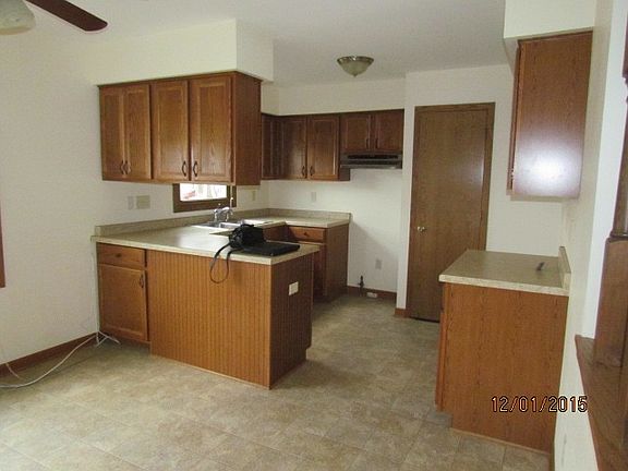 KITCHEN DINETTE
