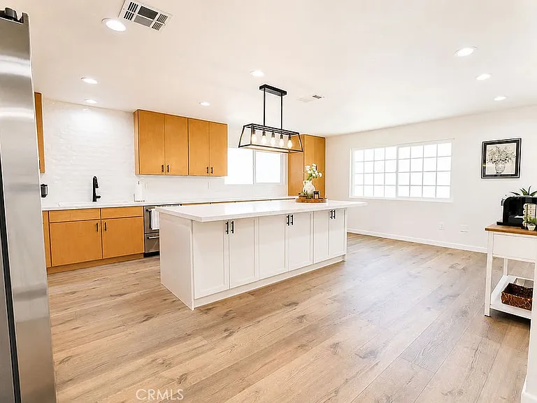 1404 Highridge St — Photo 16