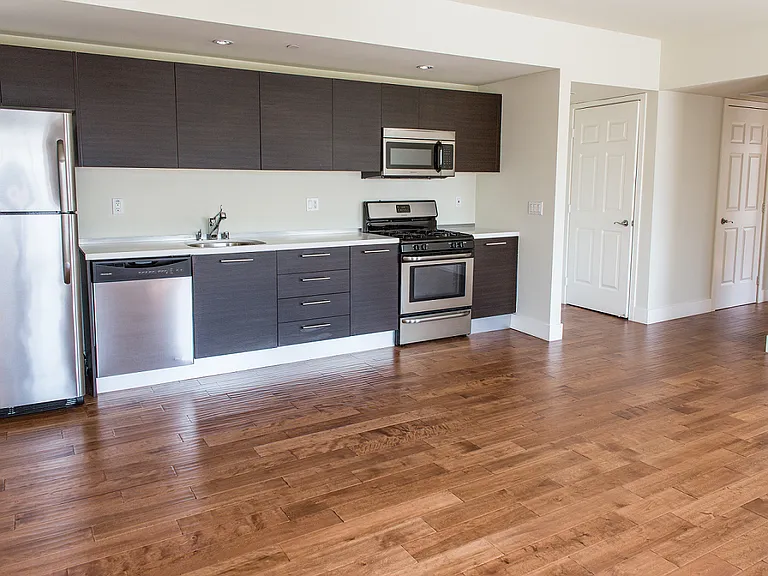 Brownstone Lofts — Photo 8