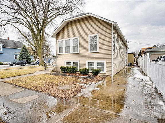 3rd image of 802 N 12th Ave