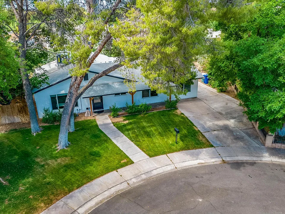 231 E Sesame Cir