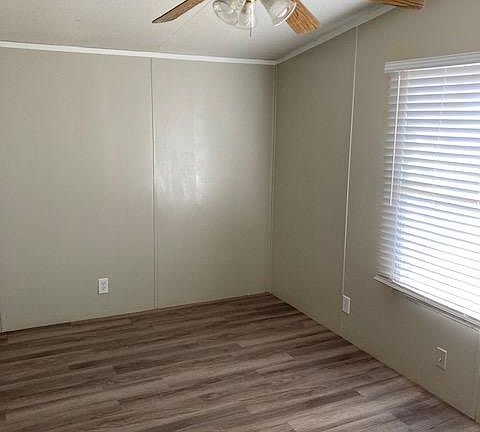 5th image of 9004B Barton Ave