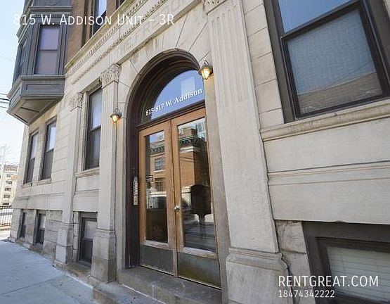 4th image of 815 W Addison St APT 3R
