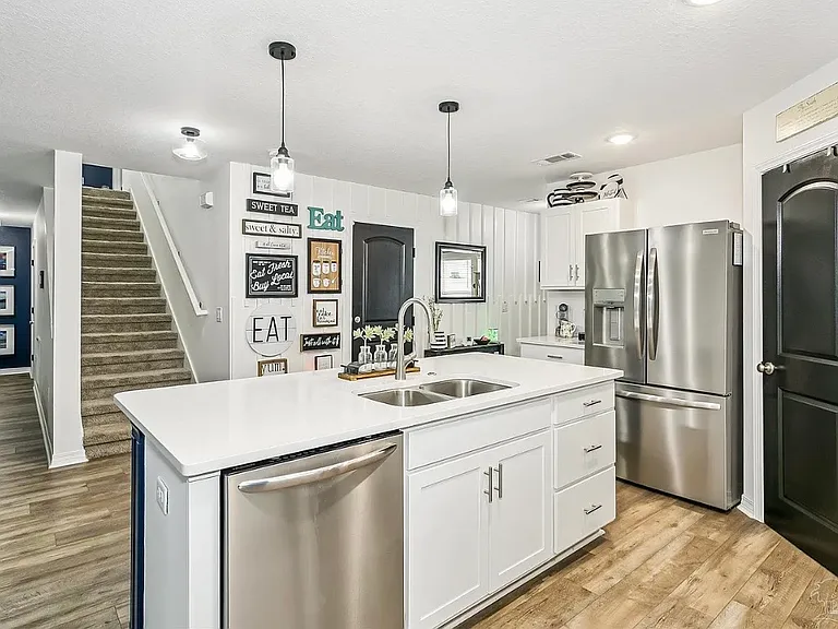 4884 Kensington Ln — Photo 14