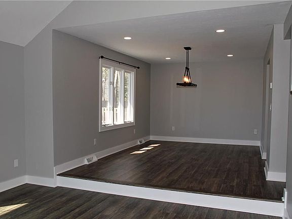 3rd image of 6803 Jayhawk Cir