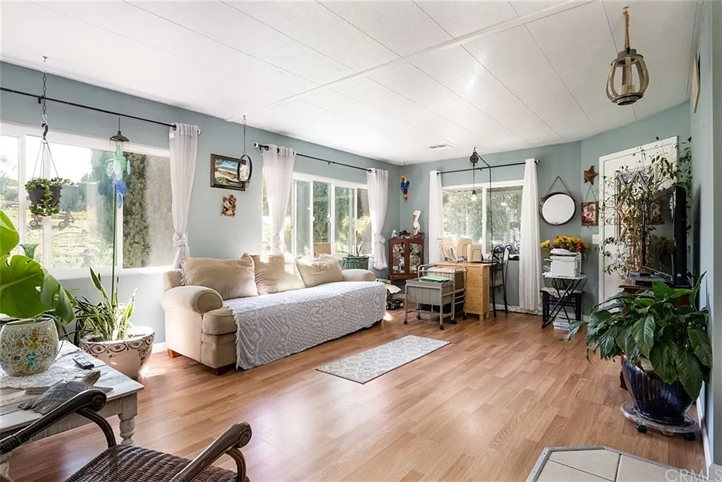 38 Harbor Ct photo 1