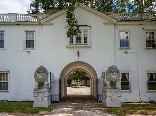 2 Wheatley Rd, Old Westbury, NY 11568