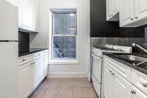 Rented by Bond New York | media 28