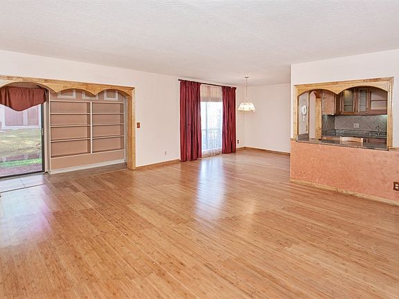 3rd image of 10113 Leisure Ln N