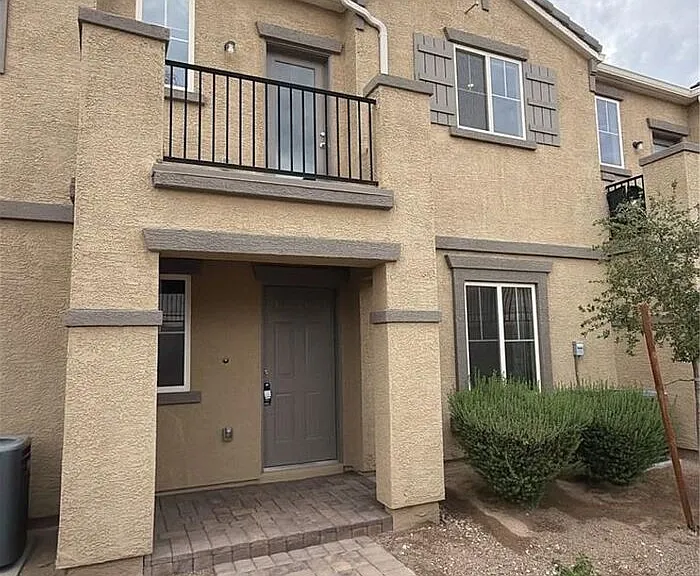 1301 Raritan Pl — Photo 2