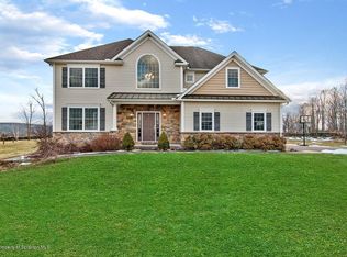 1002 Circle Green Dr #L2, South Abington Township, PA 18411