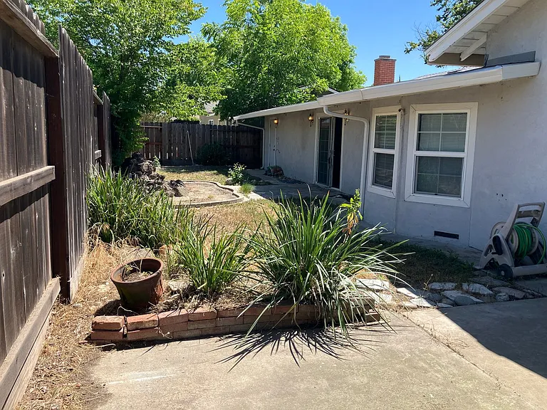 1704 Ellison Dr — Photo 15