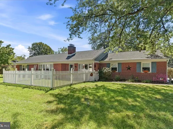 420 Hilltop Rd, Strasburg, PA 17579