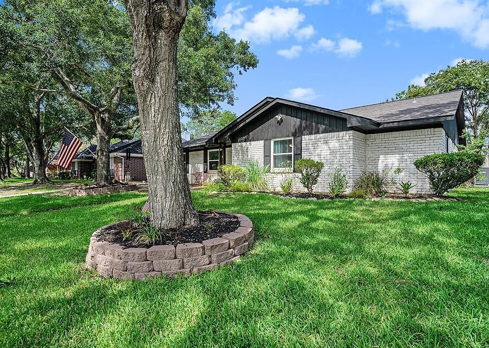 1st image of 1602 Loch Lake Dr