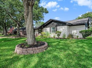 1602 Loch Lake Dr, Seabrook, TX 77586