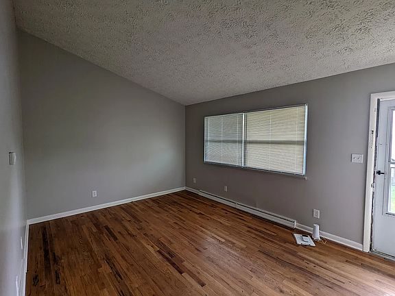 3rd image of 460 & 462 Treeside Dr #462