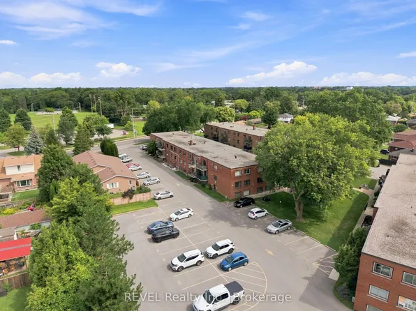 450 Carlton St #3, Saint Catharines, ON L2M 4X1